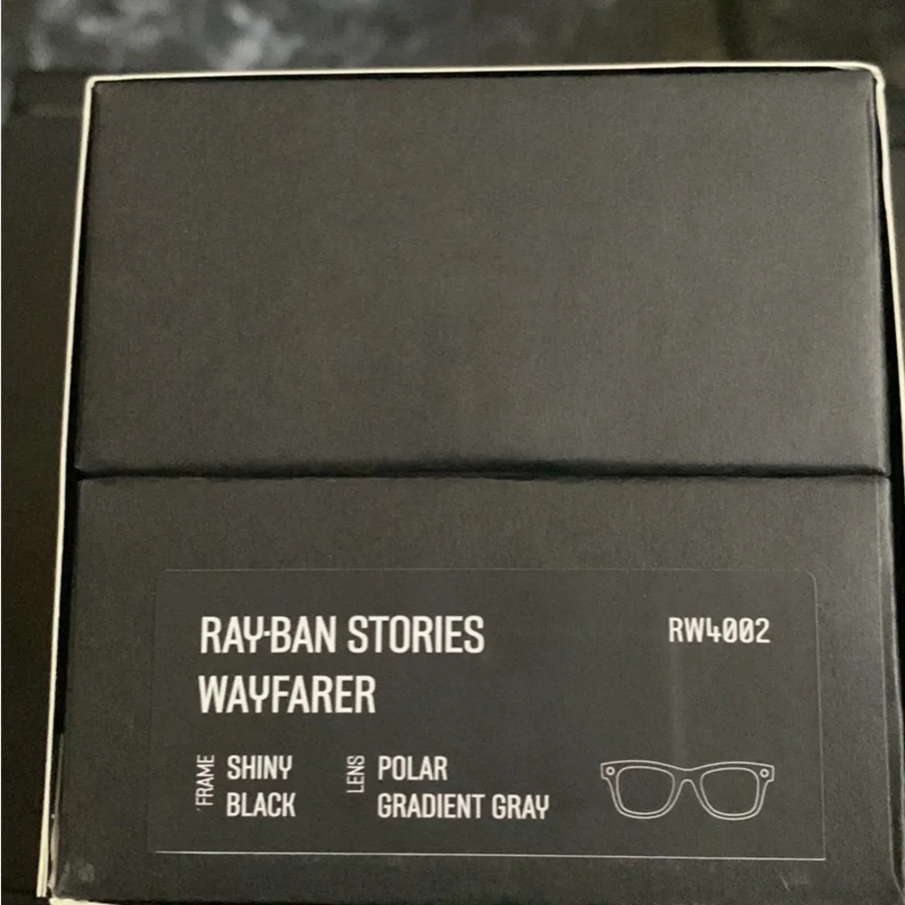 Rayban stories used twice comes with box cloth case and charger.